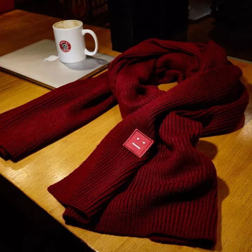 双十二必入：Acne Studios 爆款笑脸装饰羊毛针织围巾，三色随心搭附赠精美手提袋